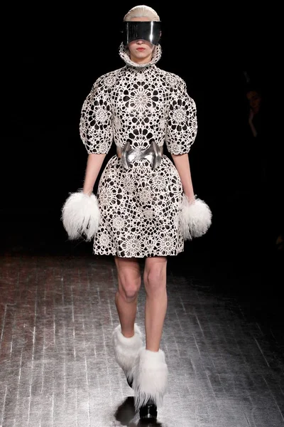Look 12